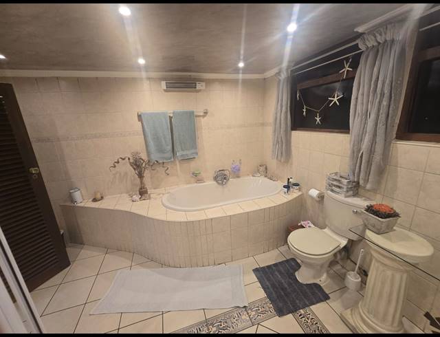 4 BEDROOM HOUSE FOR SALE IN PARKHILL GARDENS